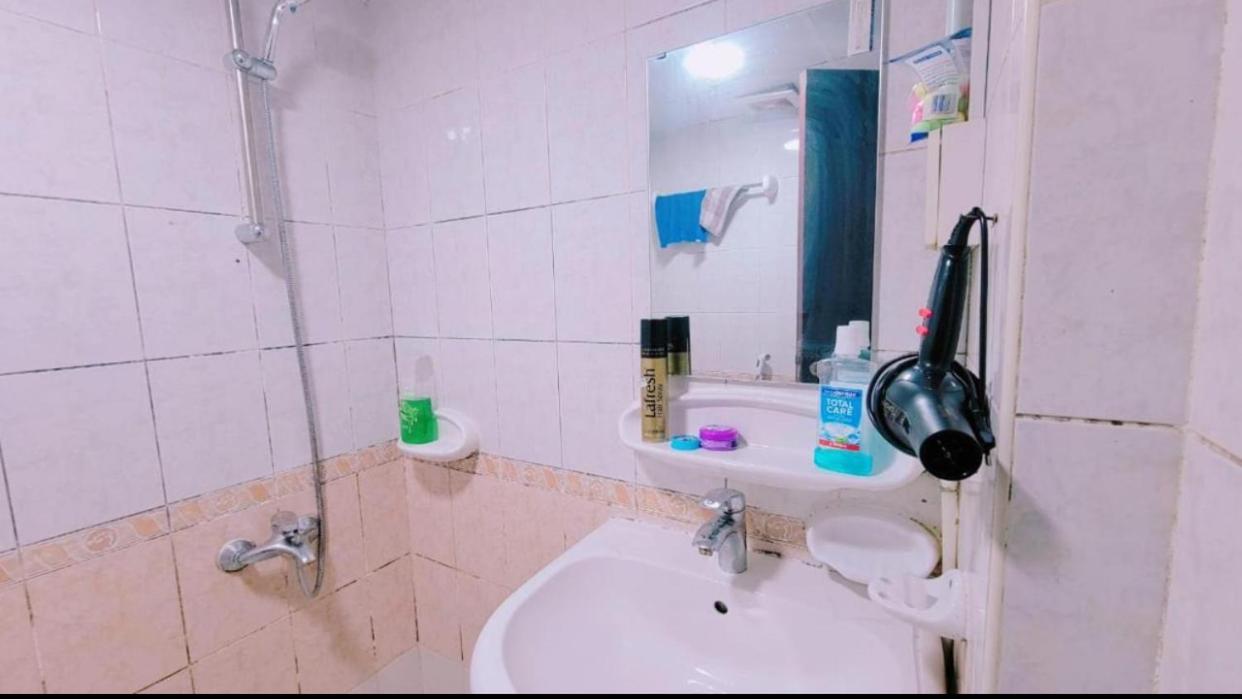 Dxb Hostel Near Adcb Metro Station Dubai Bagian luar foto